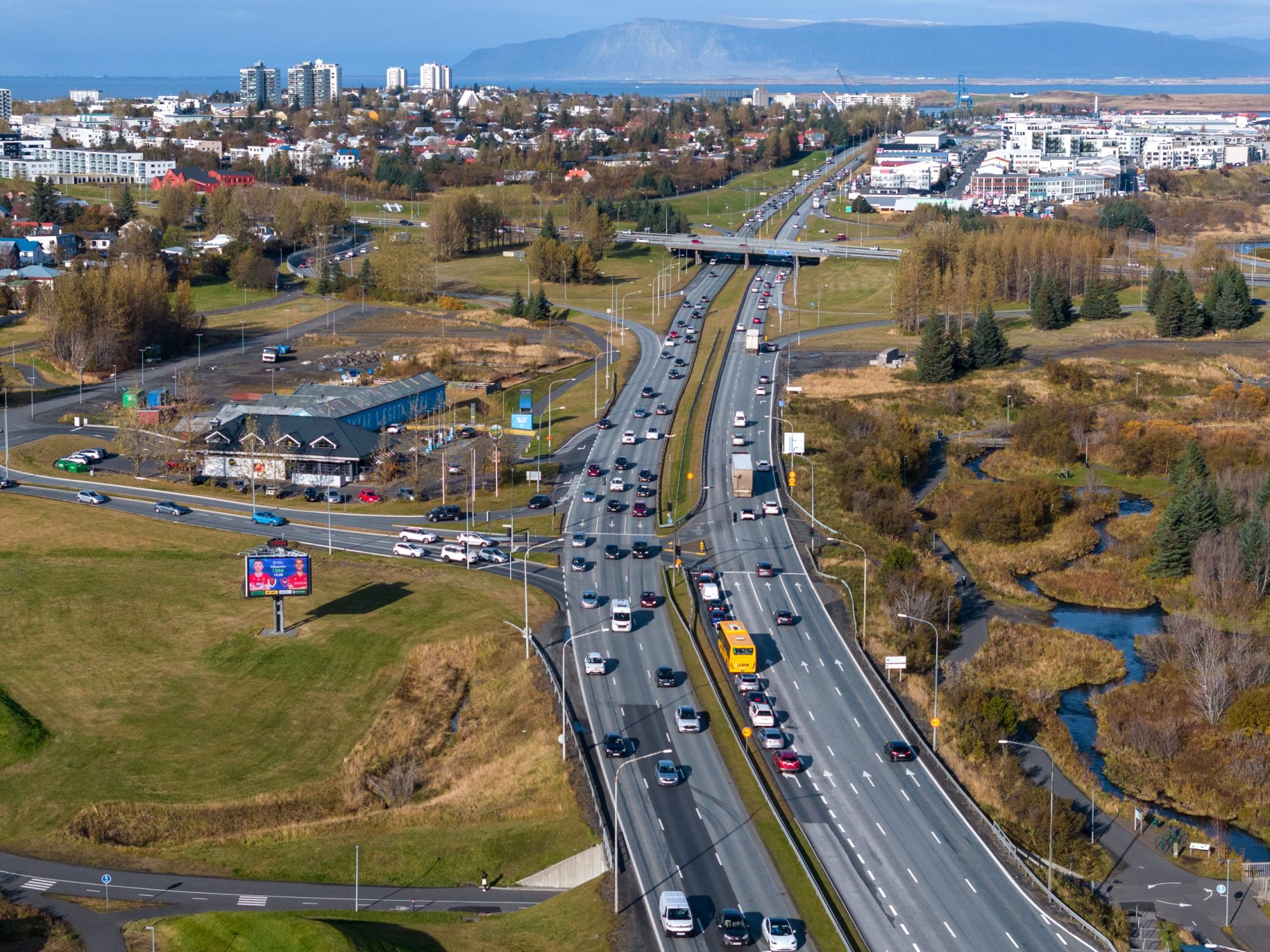 Gatnamót Reykjanesbrautar og Bústaðavegar.