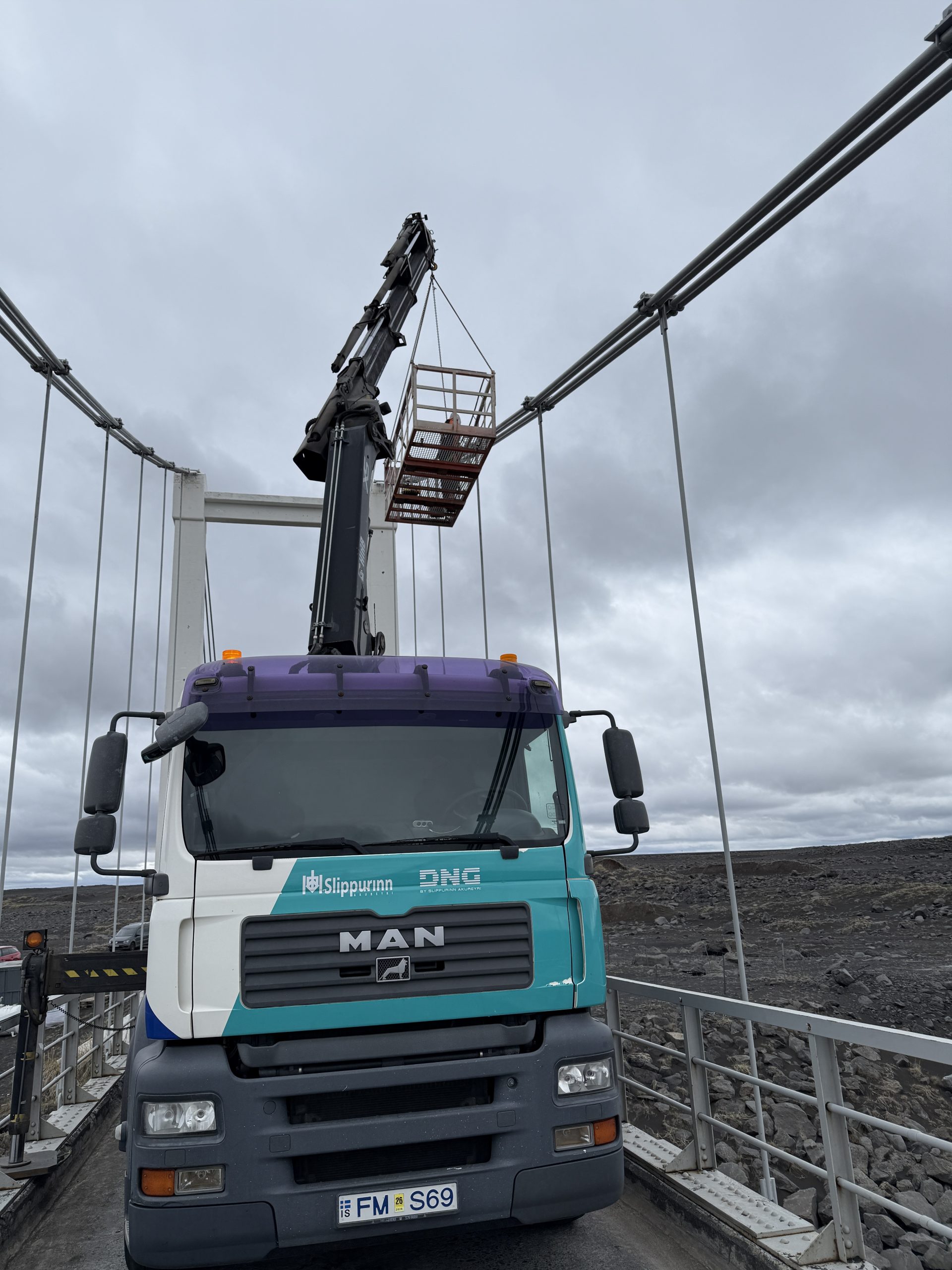 Frá vinnu við brúna.