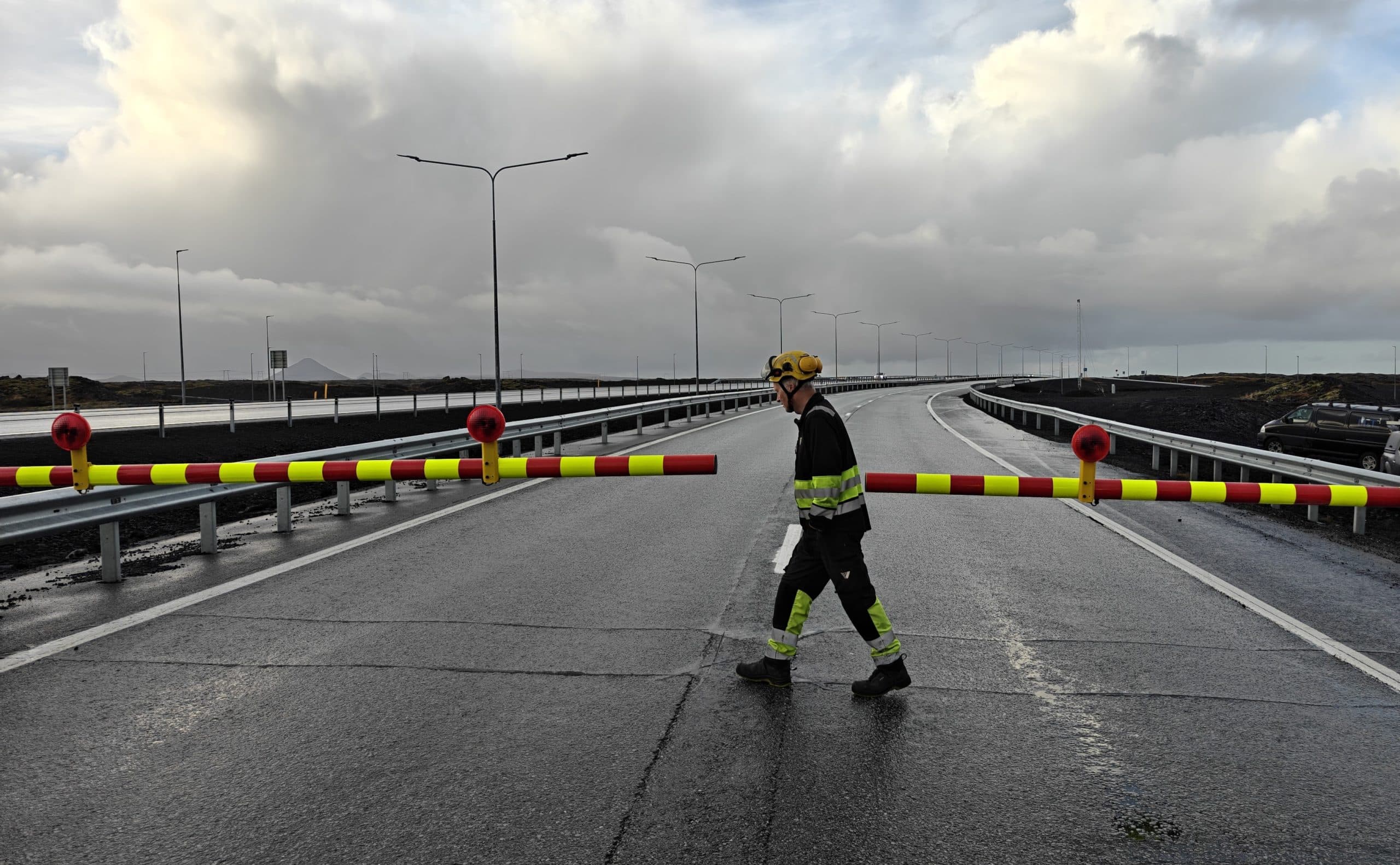 Vegagerðin hefur tekið í notkun nýjan, fjarstýrðan lokunarbúnað á Reykjanesbraut. Myndin er tekin við prófanir á búnaðinum.