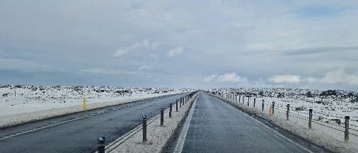 Grindavíkurvegur um kl. 13.30.